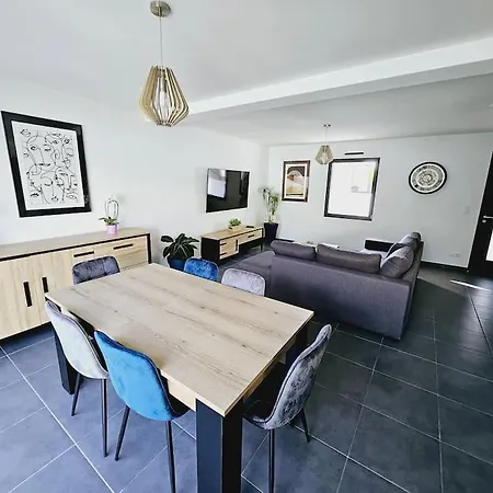Droite Maison Individuelle 4 Et 1 Garage Holiday home *
