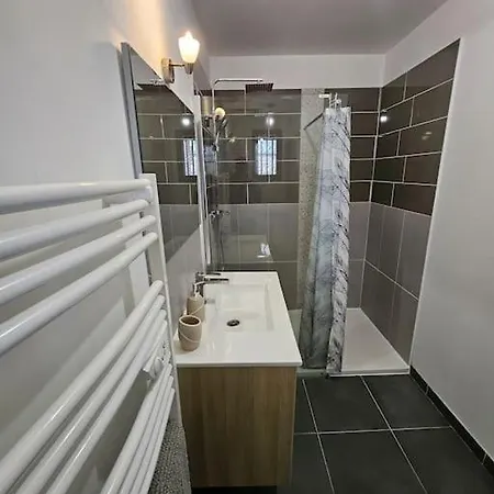 Droite Maison Individuelle 4 Et 1 Garage *