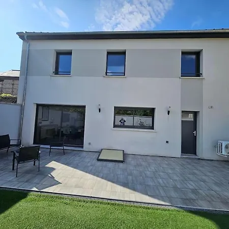Droite Maison Individuelle 4 Et 1 Garage Holiday home *
